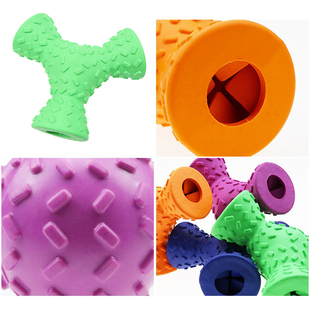 犬用噛み玩具 1個入り。三角形の形状で、3つの穴が開いており - Rubber Treat Dispensing Dog Toy のレビューと価格