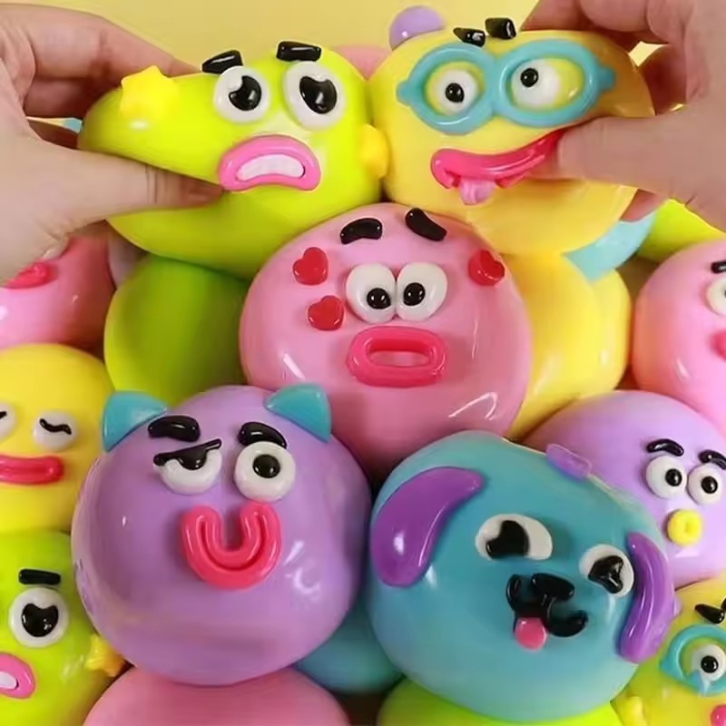 【在庫あり】5種類のデザイン、犬の顔を模したスクイーズおもち - Interactive Squeaky Plush Dog Toy のレビューと価格