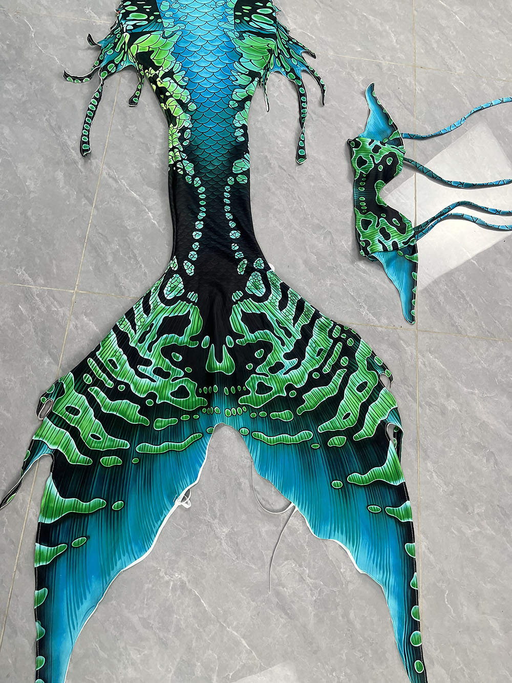 人気商品：カラフルな人魚の尾、人魚の腹部、人魚のひれ、水族館 - Aquarium のレビューと価格